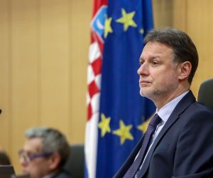 17.04.2020., Zagreb - Nastavak 16. sjednice Hrvatskog sabora. Zastupnici u Hrvatskome saboru glasali su prvi put i rucno i elektronickim putem te iz nekoliko prostorija - o raspravljenim tockama dnevnog reda, medju kojima i o prijedlogu zakona o zastiti od zaraznih bolesti i prijedlogu zakona o provedbi ovrhe na novcanim sredstvima. Gordan Jandrokovic.
Photo: Igor Kralj/PIXSELL