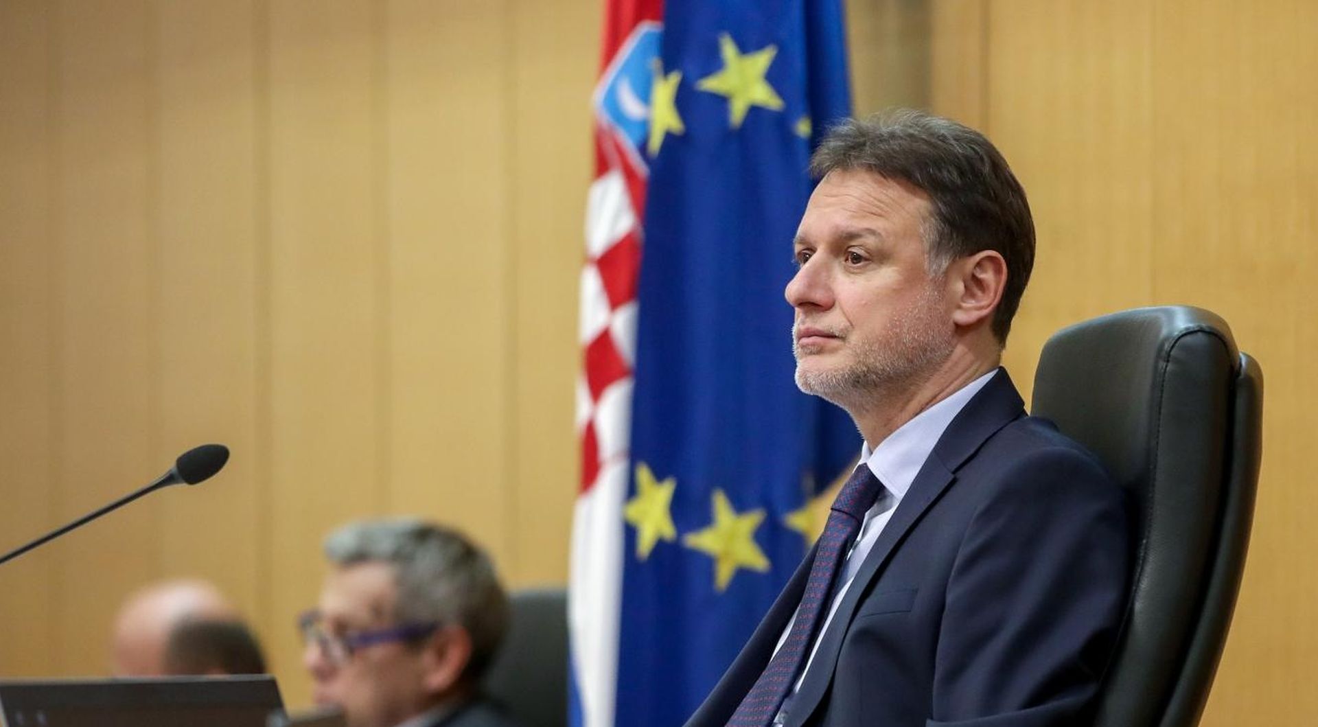 17.04.2020., Zagreb - Nastavak 16. sjednice Hrvatskog sabora. Zastupnici u Hrvatskome saboru glasali su prvi put i rucno i elektronickim putem te iz nekoliko prostorija - o raspravljenim tockama dnevnog reda, medju kojima i o prijedlogu zakona o zastiti od zaraznih bolesti i prijedlogu zakona o provedbi ovrhe na novcanim sredstvima. Gordan Jandrokovic.
Photo: Igor Kralj/PIXSELL