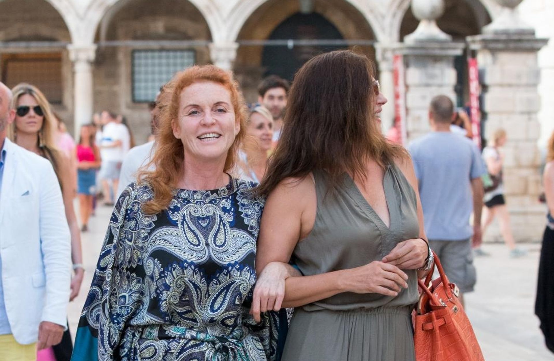 18.07.2014., Stara gradska jezgra, Dubrovnik - Sarah Ferguson, vojvotkinja od Yorka u drustvu Slavice Ecclestone iskrcala se s jahte Maltese Falcon, prosetala gradom i popila kavu s gradonacelnikom Androm Vlahusicem.
Photo: Grgo Jelavic/PIXSELL