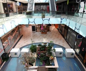 19.03.2020., Zagreb - Trgovacki centar Point, sve trgovine u trgovackim centrima su zatvorene izuzev onih koje prodaju prehrambene i higijenske artikle te ljekove. 
Photo: Marko Lukunic/PIXSELL