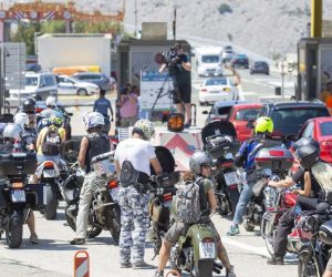20.07.2019., Krcki Most - Prosvjed motociklista na Krckom mostu zbog naplate mostarine. Motociklisti sitnisem placali most stvorivsi jos vecu guzvu. 
Photo: Nel Pavletic/PIXSELL