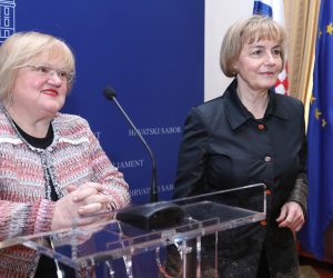 21.02.2020., Zagreb - Na konferenciji za medije odrzanoj u Saboru o temi: "GLAS-ov Prijedlog zakljucka o uvodjenju izbornog predmeta za ucenike osnovnih skola koji ne pohadjaju vjeronauk" govorile su zastupnice Anka Mrak Taritas i Vesna Pusic. 
Photo: Patrik Macek/PIXSELL