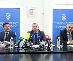 21.02.2020., Ministarstvo graditeljstva i prostornoga uredjenja, Zagreb - Ministar graditeljstva i prostornoga uredjenja Predrag Stromar zajedno s drzavnim tajnikom Zeljkom Uhlirom te direktorom APN-a Draganom Hristovim odrzao je konferenciju za novinare na kojoj je bila rijec o subvencioniranju stambenih kredita u 2020. godini i programu POS-a. Photo: Sanjin Strukic/PIXSELL