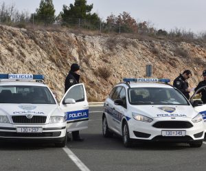 22.01.2020., Prokljan - Velika policijska akcija na autocesti  A-1 Zagreb-Split kod odmorista Prokljan. Uz prometnu policiju u akciji su sudjelovale i granicna policija, odjel za droge te sve inspekcije ukljucujuci i carinu. Photo: Hrvoje Jelavic/PIXSELL