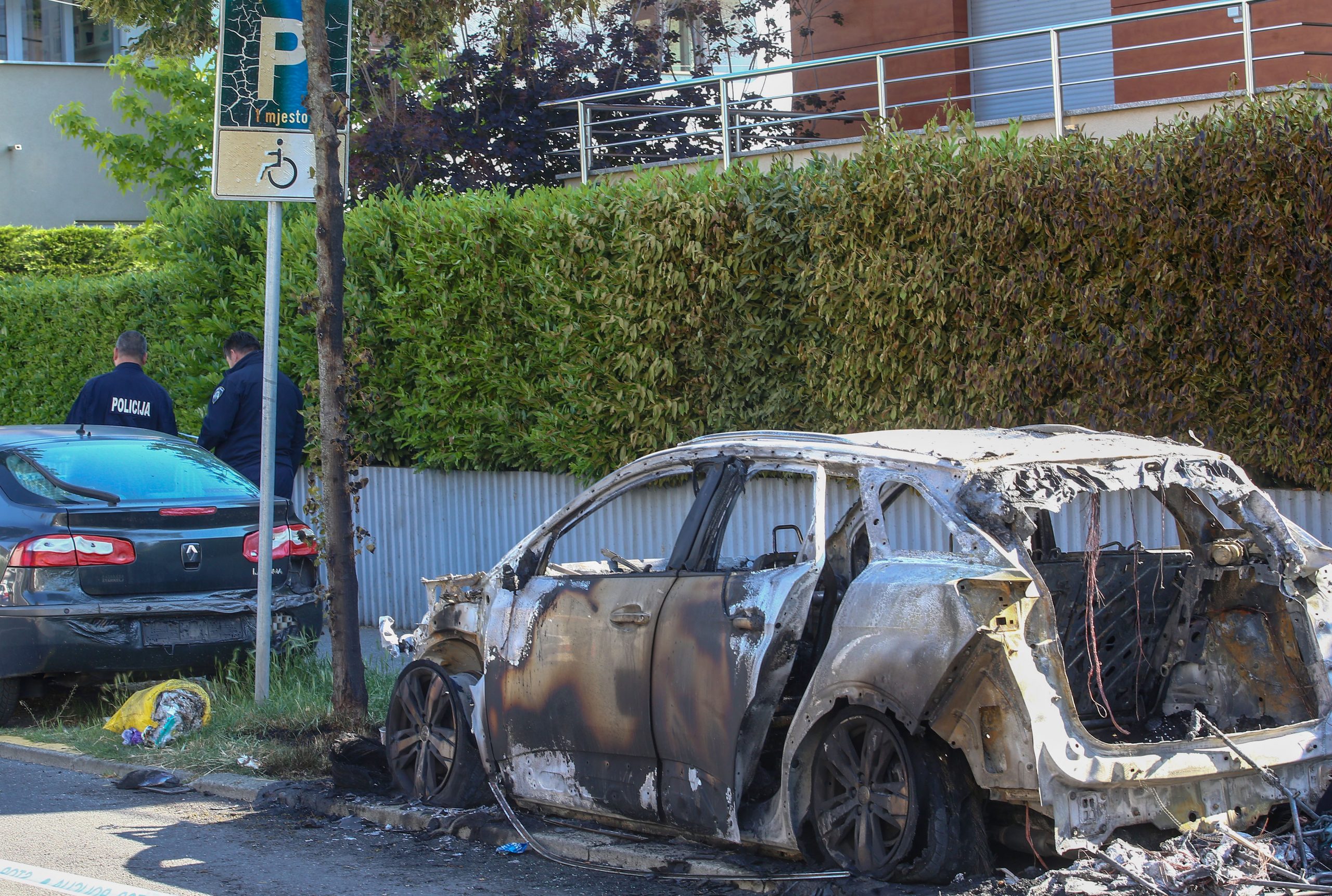22.05.2020., Zagreb - Pozar automobila na Srebrnjaku 121. Photo: Matija Habljak/PIXSELL
