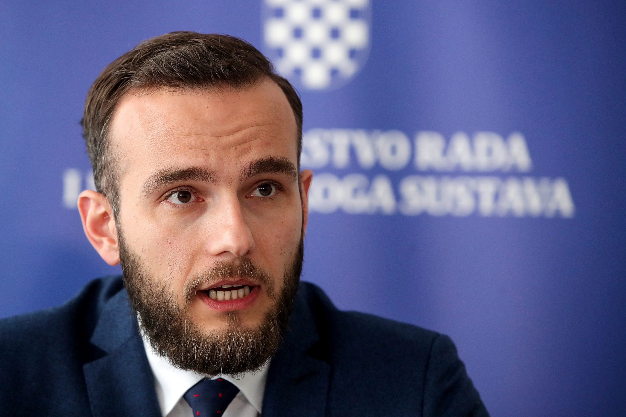 22.05.2020., Zagreb - Potpisivanje Ugovora za dodjelu sredstva za operaciju Moja mirovina - Unapredjenje usluga REGOSA na trzistu rada. Mnistar rada i mirovinskoga sustava Josip Aladrovic. 
Photo: Goran Stanzl/PIXSELL