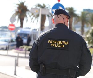 23.01.2020., Split - Policijsko osiguranje na rivi uoci mimohoda "Pravda za sve, otpor sustavu" za Filipa Zavadlava i njegove zrtve. Photo: Ivo Cagalj/PIXSELL