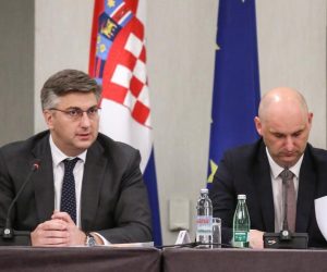 24.05.2018., Zagreb - Svecano potpisivanje ugovora vrijednih 470 milijuna kuna za 102 projekta jedinica lokalne samouprave odrzalo se u hotelu Sheraton. Premijer Andrej Plenkovic i ministar poljoprivrede Tomislav Tolusic. 
Photo: Igor Soban/PIXSELL