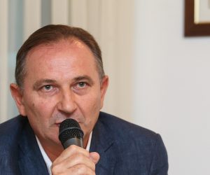 24.09.2019., hotel Dubrovnik, Zagreb - Europska konfederacija sindikata (ETUC) i njene hrvatske clanice Savez samostalnih sindikata Hrvatske (SSSH) i Nezavisni hrvatski sindikati (NHS), organiziraju konferenciju za novinare na temu: Mirovinska reforma u Hrvatskoj i Europi - Sindikalni zahtjevi za ukljucive, ucinkovite i adekvatne mirovine za sve, te ETUC-ova podrska inicijativi 67 je previse. Mladen Novosel
Photo: Luka Stanzl/PIXSELL
