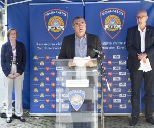 25.04.2020., Zagreb - Nacionalni stozer civilne zastite odrzao je konferenciju za medije o najnovijim detaljima sirenja koronavirusa u Hrvatskoj. Ravnateljica Klinike za infektivne bolesti "Dr. Fran Mihaljevic" Alemka Markotic, ravnatelj Hrvatskog zavoda za javno zdravstvo (HZJZ) Krunoslav Capak, ministar unutarnjih poslova Davor Bozinovic. Photo: Darko Tomas/POOL/CROPIX
