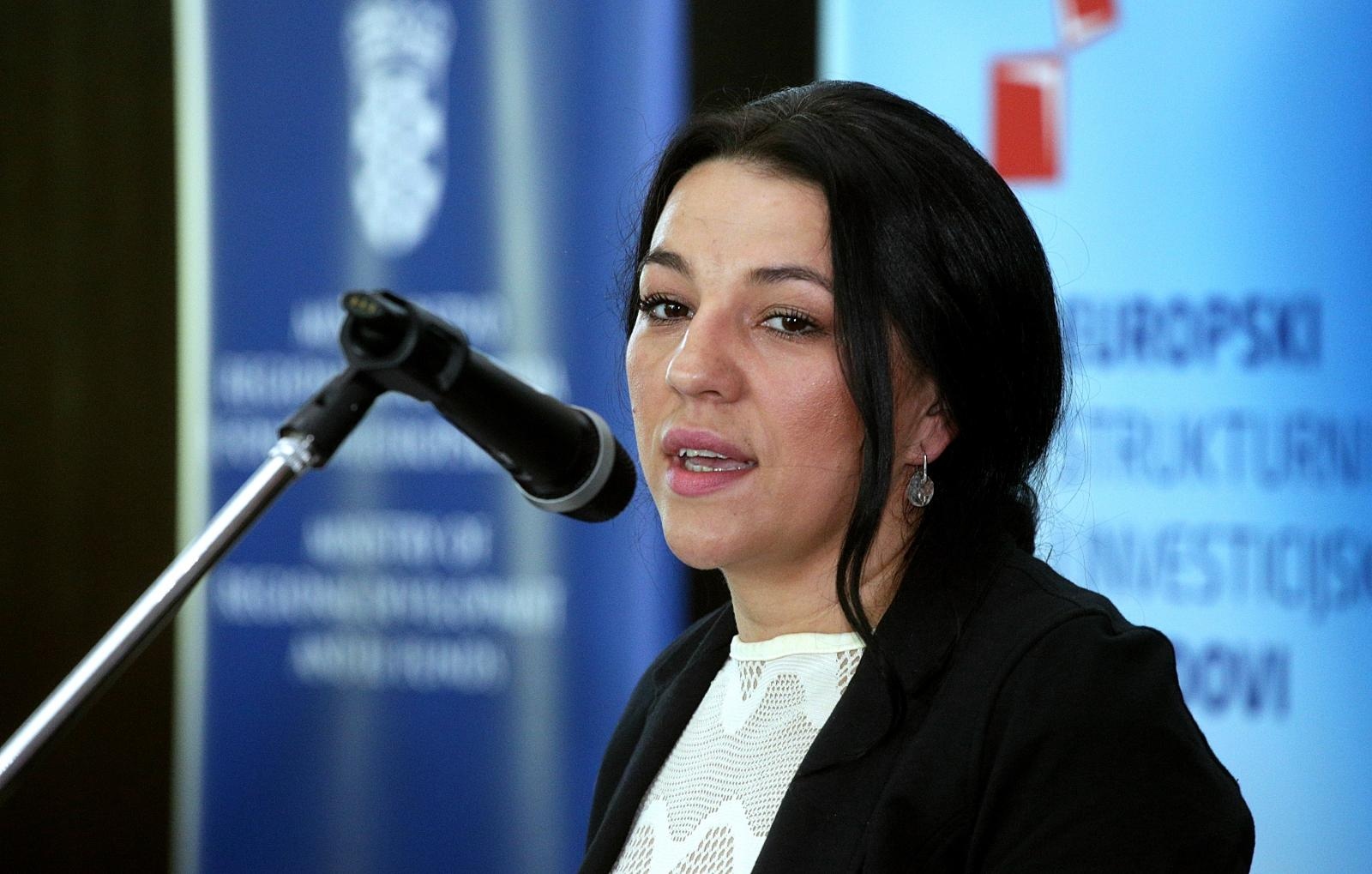 25.05.2016., Zagreb - U Ministarstvu regionalnog razvoja i fondova EU, 170 korisnika potpisalo je ugovore o sufinanciranju po programu odrzivog razvoja lokalne zajednice za 2016. godinu.  Natasa Turbic, gradonacelnica opcine Gracac. 
Photo: Zarko Basic/PIXSELL