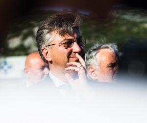25.05.2020., Komarna - Predsjednik Vlade Republike Hrvatske Andrej Plenkovic posjetio je gradiliste Peljeskog mosta u drustvu ministra mora, prometa i infrastrukture Olega Butkovica i predsjednika Uprave HC-a Josipa Skorica.
Andrej Plenkovic
Photo: Milan Sabic/PIXSELL