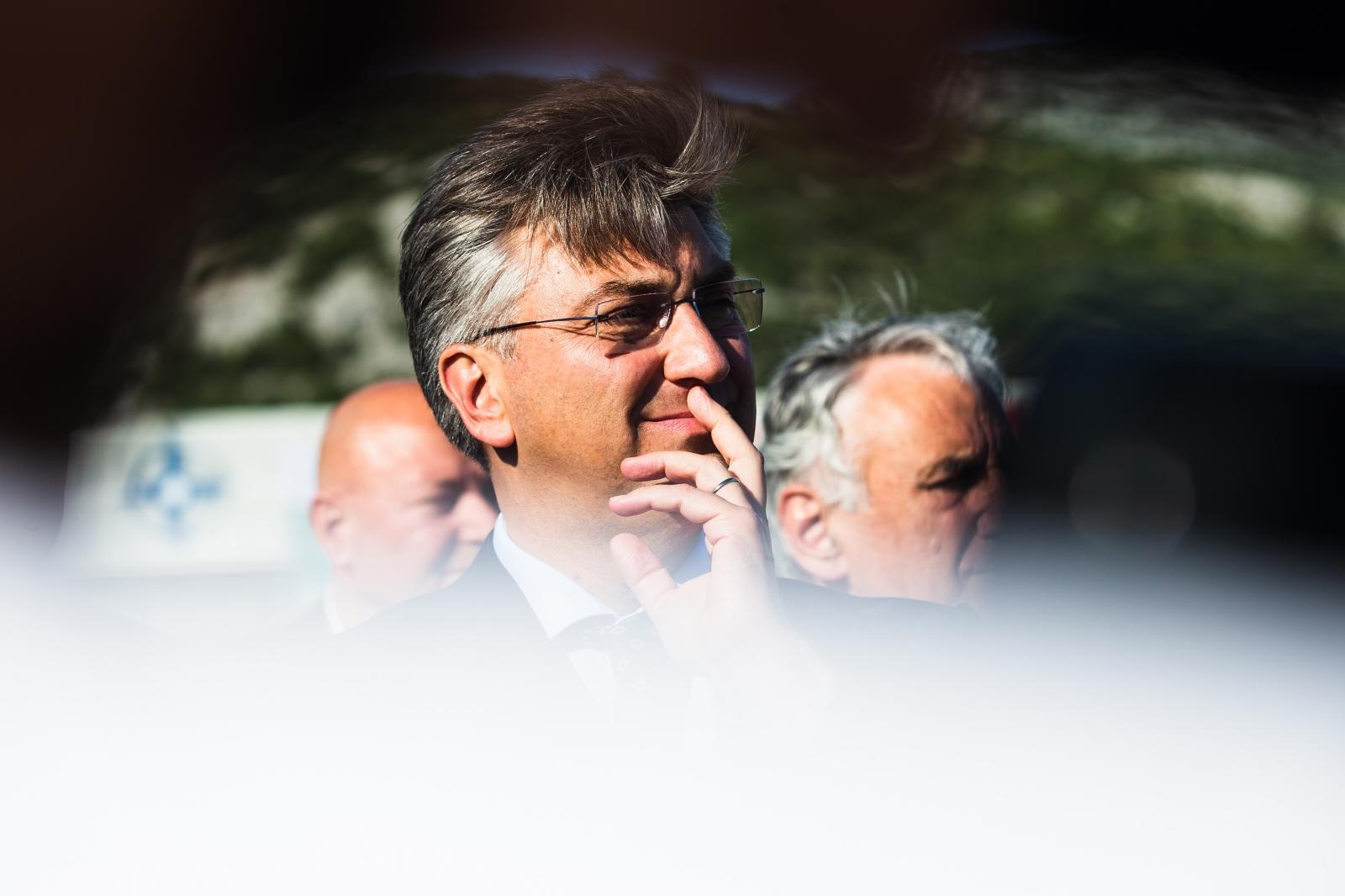 25.05.2020., Komarna - Predsjednik Vlade Republike Hrvatske Andrej Plenkovic posjetio je gradiliste Peljeskog mosta u drustvu ministra mora, prometa i infrastrukture Olega Butkovica i predsjednika Uprave HC-a Josipa Skorica.
Andrej Plenkovic
Photo: Milan Sabic/PIXSELL
