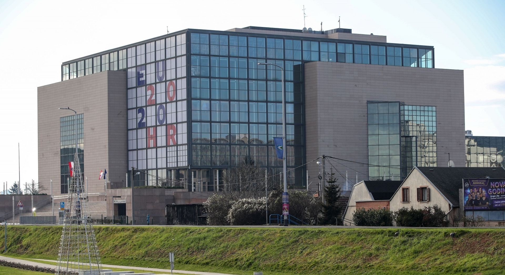 26.12.2019., Zagreb, Hrvatske bratske zajednice - NSK brendiran za Hrvatsko predsjedavanje Europskom unijom.
Photo: Igor Kralj/PIXSELL