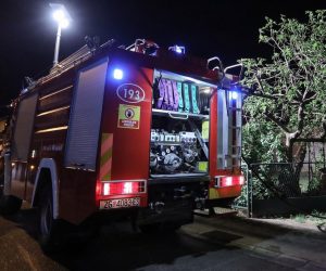 25.04.2020., Zagreb - Kasno navecer u subotu u  dvoristu obiteljske kuce u Kapucinskoj ulici u Dubravi doslo je do pozara. 
Photo: Tomislav Miletic/PIXSELL