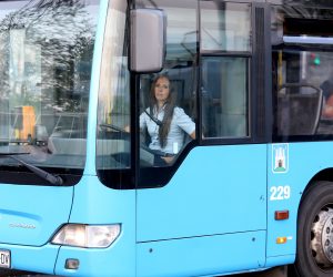 27.04.2020., Zagreb - Prva od mjera relaksacije ogranicenja uvedenih zbog suzbijanja pandemije koja je stupila na snagu je normalizacija javnog gradskog prometa. U Zagrebu su ponovno u prometu sve redovite autobusne linije ZET-a, kao i izvanredne linije koje zamjenjuju tramvaje koji ce se postupno uvoditi u promet nakon sto se otklone poljedice potresa. 
Photo: Patrik Macek/PIXSELL