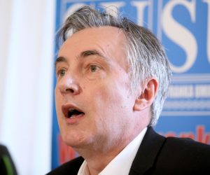 28.05.2020., Zagreb - Predsjednik Domovinskog pokreta Miroslav Skoro i predsjednik Stranke umirovljenika Lazar Grujic najvili su na konferenciji za medije zajednicki izlazak na parlamentarne izbore.
Photo: Patrik Macek/PIXSELL