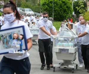 28.05.2020., Zagreb - Primopredaja inkubatora za Odjel neonatologije u Petrovoj bolnici kupljenih u sklopu akcije "Vratimo Palcice u Petrovu" u organizaciji Kluba roditelja nedonoscadi Palcici i Udruge clanova Dinama "Dinamo to smo mi" i navijaca Bad Blue Boysa. Photo: Marko Prpic/PIXSELL