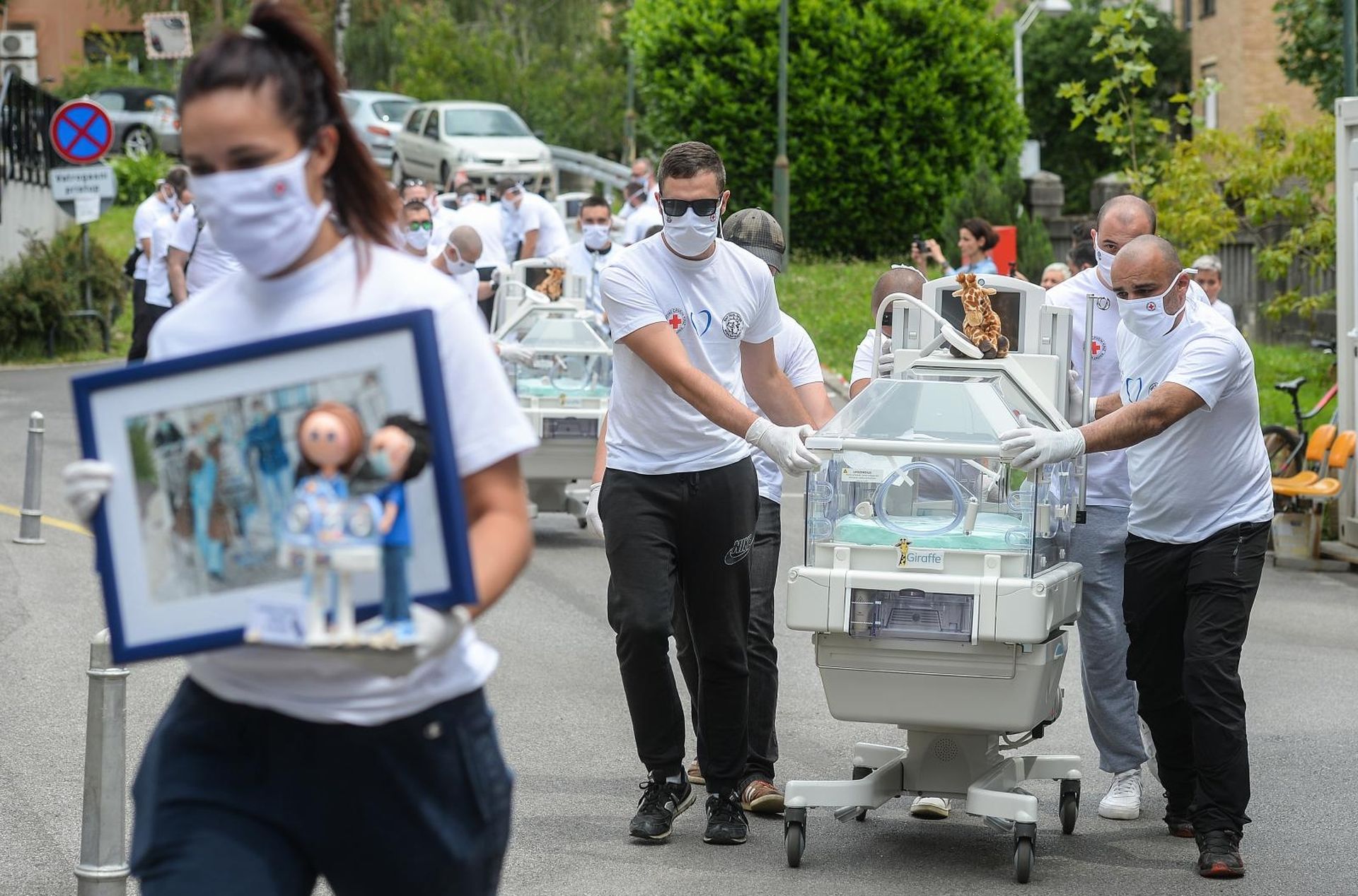 28.05.2020., Zagreb - Primopredaja inkubatora za Odjel neonatologije u Petrovoj bolnici kupljenih u sklopu akcije "Vratimo Palcice u Petrovu" u organizaciji Kluba roditelja nedonoscadi Palcici i Udruge clanova Dinama "Dinamo to smo mi" i navijaca Bad Blue Boysa. Photo: Marko Prpic/PIXSELL