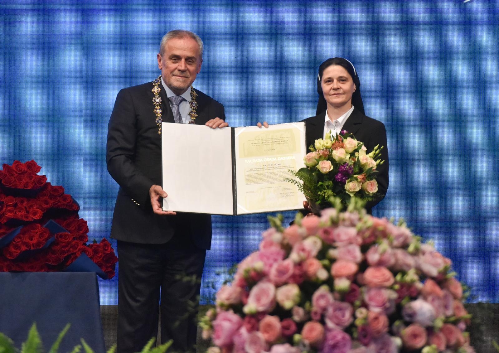 31.05.2020., Zagreb - U Kongresnoj dvorani Zagrebackog velesajma povodom Dana Grada Zagreba odrzana je svecanost dodjele javnih priznanja Grada Zagreba. Dodijeljene su nagrade Grada Zagreba, Nagrada Zagrepcanka godine, Povelja pocasnom gradjaninu i Medalje Grada Zagreba.
Photo: Davorin Visnjic/PIXSELL