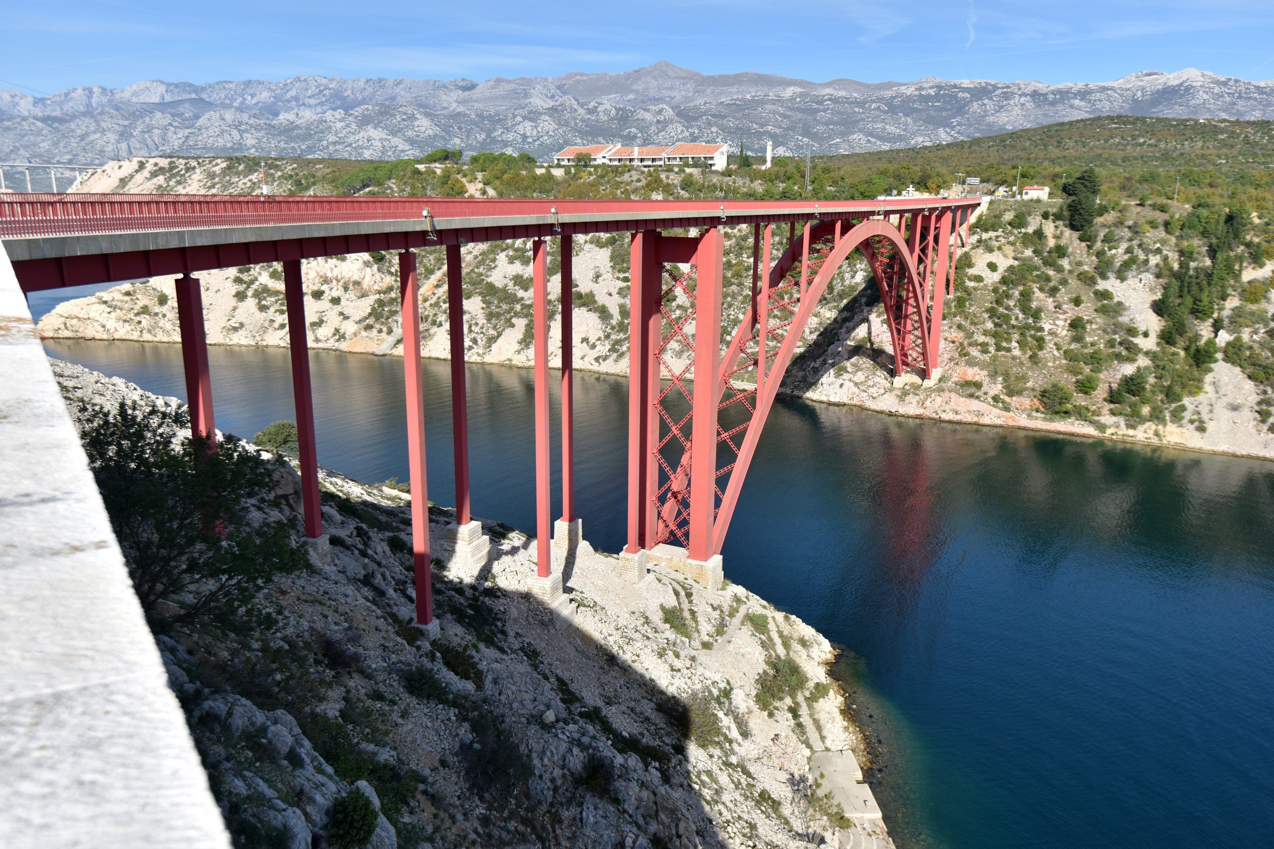 31.10.2017., Maslenica -  Skokom s Maslenickog mosta 45-ogodisnji pilot kanadera jucer poslijepodne pocinio je samoubojstvo. 
Photo: Dino Stanin/PIXSELL