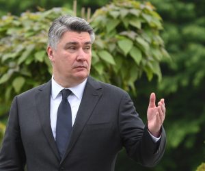 15.05.2020., Tezno, Slovenija - Hrvatski predsjednik Zoran Milanovic polozio je u vijenac i zapalio svijecu za poratne zrtve Drugog svjetskog rata na groblju Dobrava kraj Maribora.
Photo: Ziga Zivulovic jr/FABobo/PIXSELL