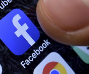 epa08445018 (FILE) - A close-up image showing the Facebook app on an iPhone in Kaarst, Germany, 08 November 2017 (reissued 25 May 2020). German federal court, BGH, is due to announce its long awaited decision 29 May 2020 in data protection lawsuit in a consumer centres vs Facebook case.  EPA/SASCHA STEINBACH *** Local Caption *** 55831121