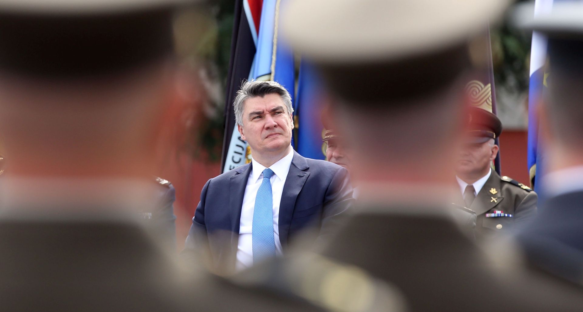 Zagreb, 28.5.2020 - Predsjednik Republike Hrvatske i vrhovni zapovjednik Oružanih snaga Zoran Milanović prisustvovao je obilježavanju Dana hrvatske vojske i Dana hrvatske kopnene vojske na Hrvatskom vojnom učilištu "Dr. Franjo Tuđman". Nakon svečanog pregleda počasne postrojbe uručio je činove i pohvale pripadnicama i pripadnicima Hrvatske vojske. Na slici predsjednik RH Zoran Milanović.
Foto HINA/ Dario GRZELJ/ dag