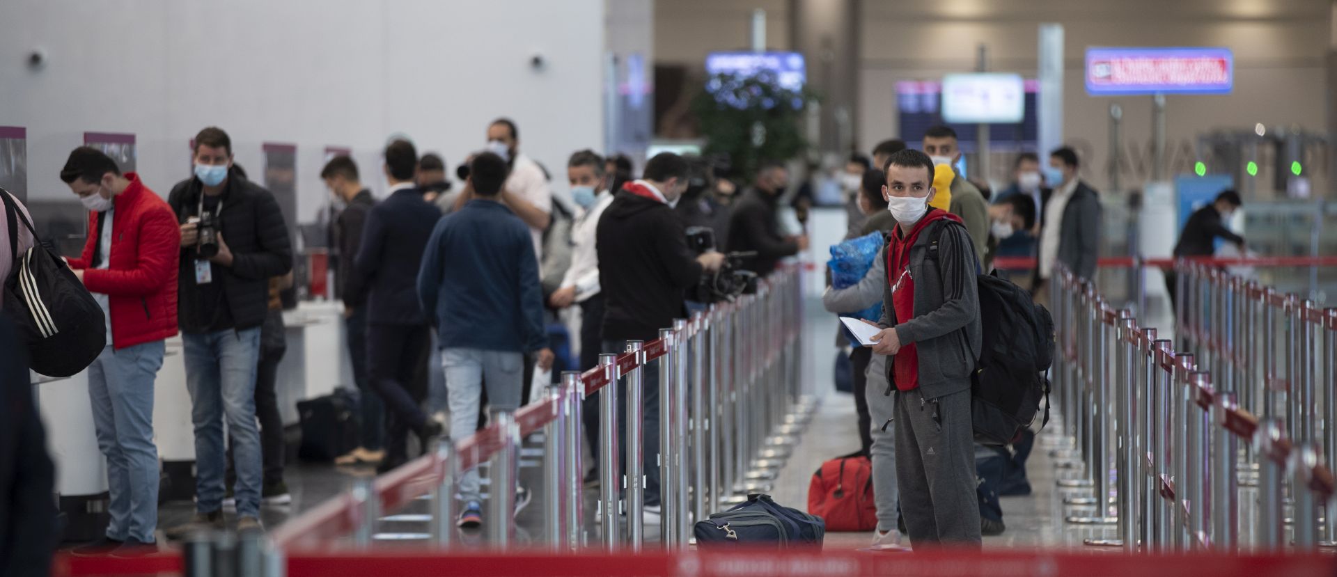 epa08457591 Passengers wearing face masks wait on line for check in for their Turkish Airlines flights after resuming domestic flights in Istanbul Airport, Istanbul, Turkey 01 June 2020. Turkey re-opens restaurants, cafes, parks, beaches, lifts inter-city travel bans as the country eases coronavirus restrictions measures amid the ongoing pandemic of the COVID-19 disease caused by the SARS-CoV-2 coronavirus on 01 June.  EPA/TOLGA BOZOGLU
