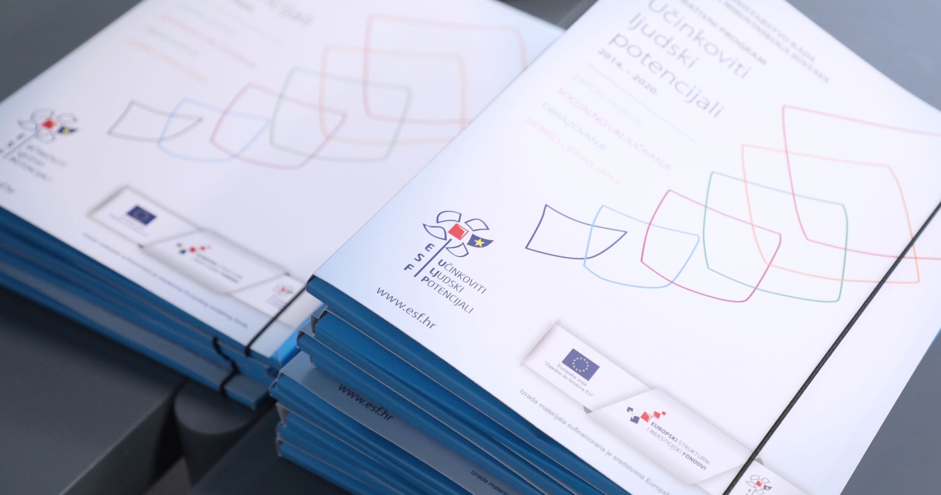 Zagreb, 01.06.2020. - Ministar rada i mirovinskoga sustava Josip Aladrović uručio je 19 ugovora ukupne vrijednosti 25,77 milijuna kuna bespovratnih sredstava, u okviru provedbe projekta "Pridruži se – Aktivni u mirovini – Jačanje sposobnosti organizacija civilnoga društva za unaprjeđenje mogućnosti aktivnog sudjelovanja i socijalne uključenosti umirovljenika"
foto HINA/ Admir BULJUBAŠIĆ/ abu