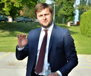 Karlovc, 2.6.2020. - Predsjednik Vlade i HDZ-a Andrej Plenković sudjelovao je na sjednici Županijskog odbora HDZ-a Karlovačke županije u proširenom sastavu. Na fotografiji Tomislav Ćorić.
foto HINA/ Mladen VOLARIĆ/ ml