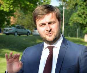 Karlovc, 2.6.2020. - Predsjednik Vlade i HDZ-a Andrej Plenković sudjelovao je na sjednici Županijskog odbora HDZ-a Karlovačke županije u proširenom sastavu. Na fotografiji Tomislav Ćorić.
foto HINA/ Mladen VOLARIĆ/ ml
