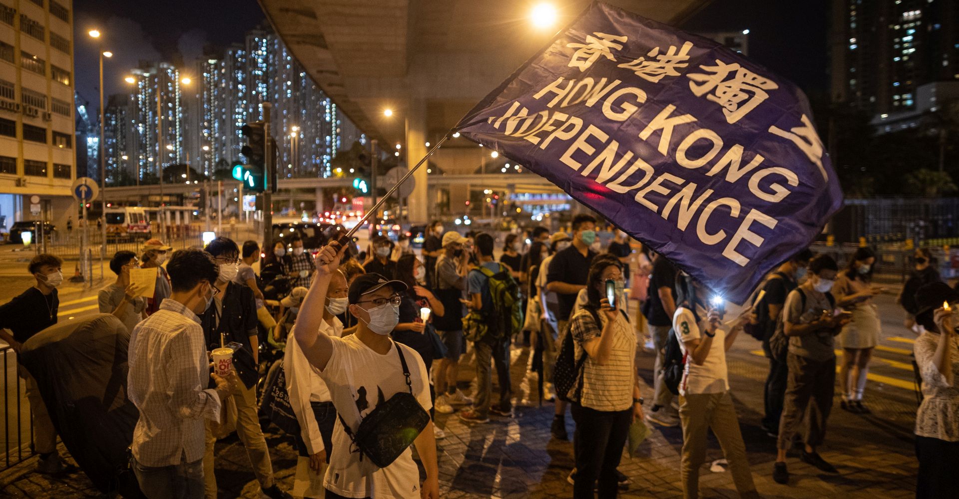 epa08462702 Pro-democracy activist take part in a rally on the eve of the Beijing Tiananmen Massacre anniversary near the Lai Chi Kok Reception Centre in Hong Kong, China, 03 June 2020. The participants commemorated the Tiananmen Massacre victims and echoed support with protesters currently detained inside the correctional facility. Police banned the annual commemorative candlelight vigil for the 1989 Tiananmen Massacre victims for the first time in 30 years citing the Covid-19 group gathering ban in place.  EPA/JEROME FAVRE