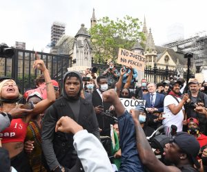 epa08462998 Protestors including British actor John Boyega (C) demonstrate at a Justice for Black Lives protest in London, Britain, 03 June 2020. Protesters gathered in front of the embassy to express their feelings in regard to the death of 46 year old George Floyd while in police custody. A bystander's video posted online on 25 May appeared to show George Floyd, 46, pleading with arresting officers that he couldn't breathe as an officer knelt on his neck, in Minnesota, USA. The unarmed black man later died in police custody.  EPA/FACUNDO ARRIZABALAGA