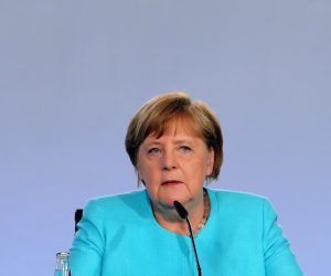 epa08463786 German Chancellor Angela Merkel presents the results of the coalition meeting on the economic stimulus package in the coronavirus crisis at the Chancellery in Berlin, Germany, 03 June 2020.  EPA/Mika Schmidt / POOL