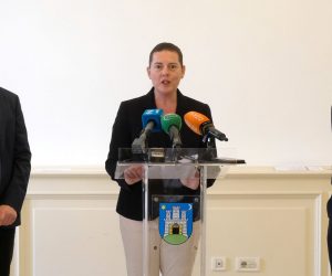 Zagreb, 04.06.2020. - Članovi Kluba nezavisnih zastupnika u zagrebačkoj Gradskoj skupštini održali su konferenciju za novinare u povodu skupštinske sjednice koja će se održati 9. lipnja. 
Na fotografiji Renato Petek, Marijana Sumpor, Tihomir Milovac.
foto HINA/ Edvard ŠUŠAK/ es