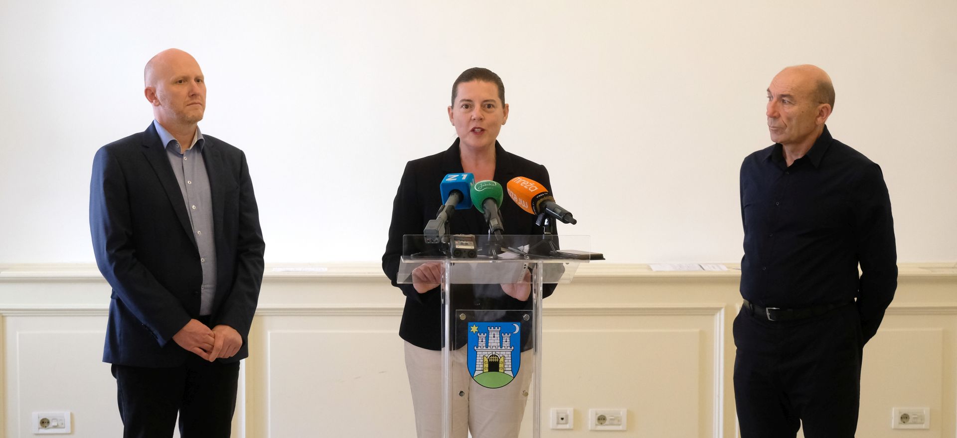 Zagreb, 04.06.2020. - Članovi Kluba nezavisnih zastupnika u zagrebačkoj Gradskoj skupštini održali su konferenciju za novinare u povodu skupštinske sjednice koja će se održati 9. lipnja. 
Na fotografiji Renato Petek, Marijana Sumpor, Tihomir Milovac.
foto HINA/ Edvard ŠUŠAK/ es