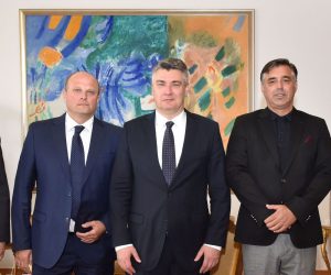 Zagreb, 04.06.2020. - Predsjednik Republike Zoran Milanovic primio je izaslanstvo Udruge ladara Neretve. U izaslanstvu su bili predsjednik Luka Orulic, potpredsjednik Dalibor Obradovic te clanovi Udruge Boo Zadro i Ante prlje. foto HINA/ Ured Predsjednika/ Tomislav Buljeta/ t