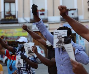 epa08470006 People wear face masks as they hold up signs while taking part in a 'Black Lives Matter' protest in Madrid, Spain, 06 June 2020. The anti-racism demonstration was held to condemn the killing of George Floyd, a 46-year-old African-American man who died on 25 May after being detained by police officers in Minneapolis (Minnesota), USA, and to express solidarity with the BLM-led protests currently taking place throughout the US. Video footage recorded by bystanders appeared to show police officer Derek Chauvin forcefully kneeling on Floyd's neck for several minutes while the latter pleaded that he couldn't breathe and three other officers passively looked on. Outrage over this new alleged killing of an unarmed black man at the hands of US police has spread across the country and abroad, giving rise to many spontaneous protests around the globe and some riots in major American cities.  EPA/Rodrigo Jimenez