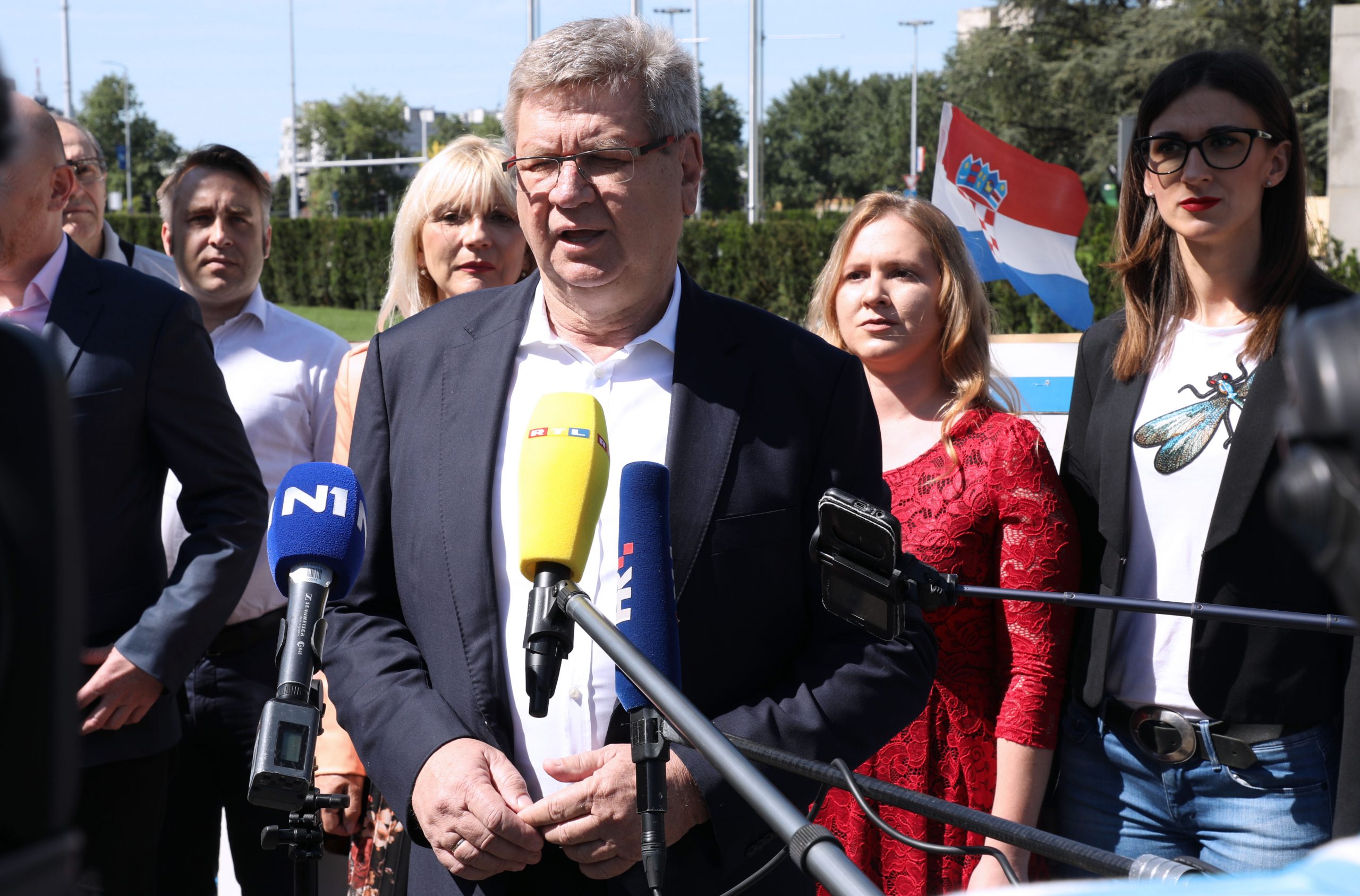 Zagreb, 07.06.2020. - Konferencija za medije stranaka Demokrati i Hrvatski laburisti na temu „Otvaranje Spomenika domovini“. Na fotografiji Mirando Mrsić.
foto HINA/ Admir BULJUBAŠIĆ/ abu