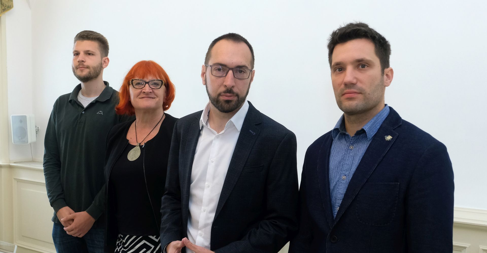 Zagreb, 08.06.2020. - Gradski zastupnici Kluba zastupnika lijevog bloka u Gradskoj skupštini Grada Zagreba Tomislav Tomašević (Zagreb je NAŠ!), Rada Borić (Nova ljevica), David Bilić (Radnička fronta) i Svibor Jančić (Za grad) održali sukonferenciju za medije. 
Na fotografiji David Bilić, Rada Borić, Tomislav Tomašević, Svibor Jančić.
foto HINA/ Edvard ŠUŠAK/ es