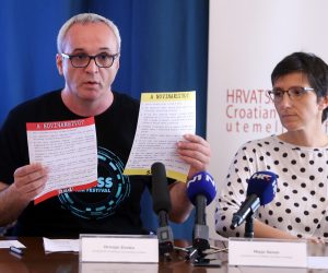 Zagreb, 08.06.2020 - Konferencija za novinare HND-a i Sindikata novinara Hrvatske "A novinarstvo?" na kojem su govorili predsjednik HND-a Hrvoje Zovko i predsjednica Sindikata novinara Hrvatske Maja Sever. Politicari svojim ponaanjem svakodnevno dokazuju da ne znaju cemu slui novinarstvo. Pocinje politicka kampanja za parlamentarne izbore. Hrvatsko novinarsko drutvo i Sindikat novinara Hrvatske postavili su avno pitanja svim strankama i koalicijama koje se kandidiraju na izborima o medijskim politikama koje namjeravaju provoditi.
foto HINA/ Damir SENCAR/ ds