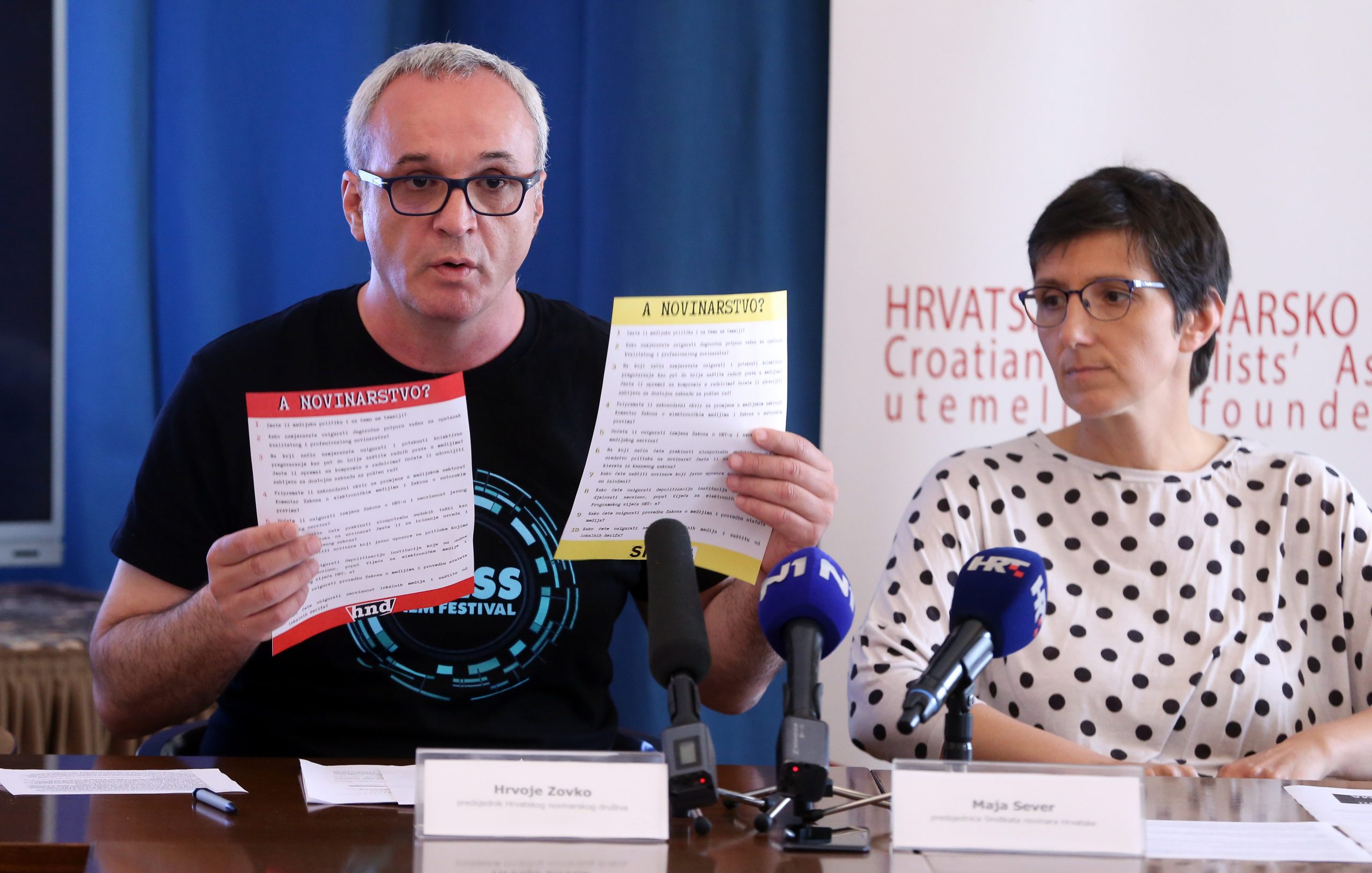 Zagreb, 08.06.2020 - Konferencija za novinare HND-a i Sindikata novinara Hrvatske "A novinarstvo?" na kojem su govorili predsjednik HND-a Hrvoje Zovko i predsjednica Sindikata novinara Hrvatske Maja Sever. Politicari svojim ponaanjem svakodnevno dokazuju da ne znaju cemu slui novinarstvo. Pocinje politicka kampanja za parlamentarne izbore. Hrvatsko novinarsko drutvo i Sindikat novinara Hrvatske postavili su avno pitanja svim strankama i koalicijama koje se kandidiraju na izborima o medijskim politikama koje namjeravaju provoditi.
foto HINA/ Damir SENCAR/ ds