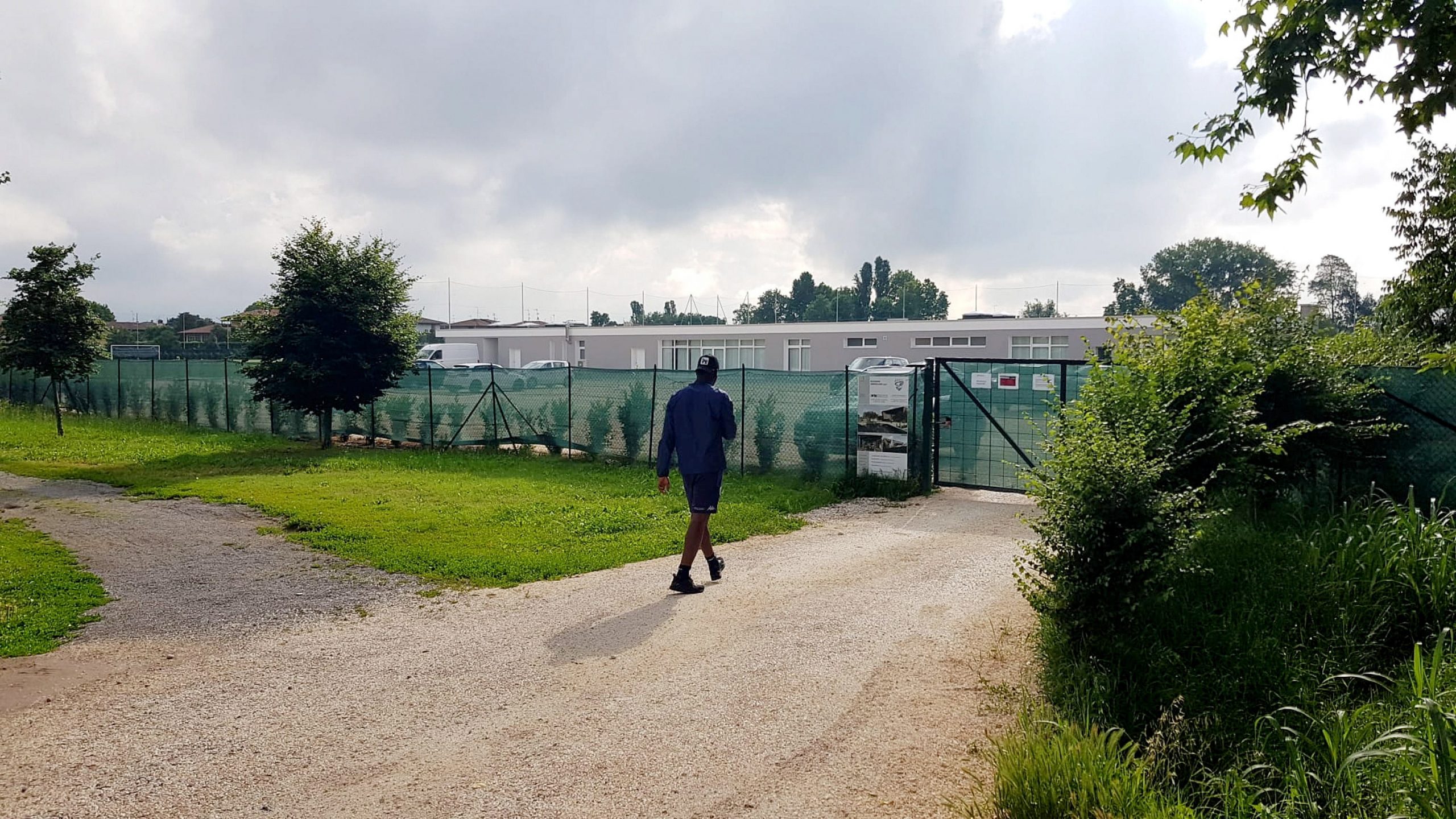 epa08474149 Italian forward Mario Balotelli arrives at the sports center of Torbole, Brescia, Italy, 09 June 2020. Balotelli was denied to train with his team and reportedly sacked from the club after failing to report to training.  EPA/SIMONE VENEZIA