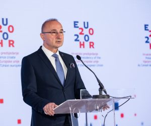 Zagreb, 09.06.2020 -  Videokonferencija ministara vanjskih poslova EUu NSK. Na slici Gordan Grliæ Radman.
foto HINA/ POOL/PIXSELL/ EU2020/ Davor PUKLAVEC/ ik