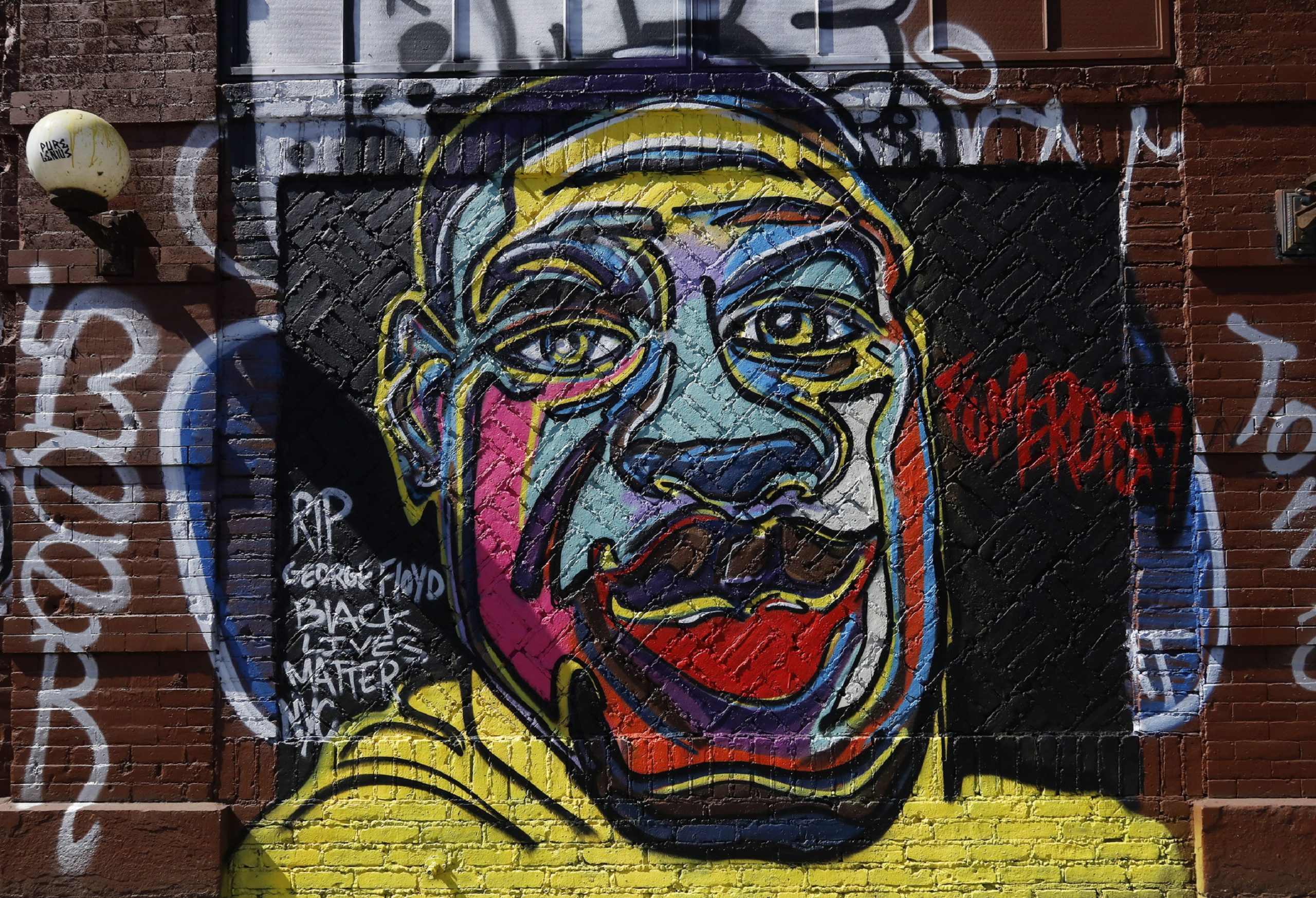 epa08475019 A graffiti painting of George Floyd by graffiti artist Fumeroism is depicted on a side of a building on the Lower East Side in New York, New York, USA, 09 June 2020. A bystander's video posted online on 25 May, appeared to show George Floyd, 46, pleading with arresting officers that he couldn't breathe as an officer knelt on his neck. The unarmed Black man later died in police custody and all four officers involved in the arrest have been charged and arrested.  EPA/JASON SZENES