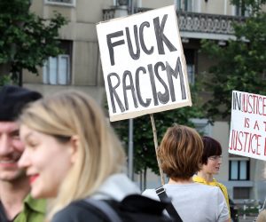 Zagreb, 06.09.2020. - Inicijativa protiv policijskog nasilja i rasizma odrala je prosvjednu akciju kojoj je cilj iskazati solidarnost s pokretom "Black Lives Matter" u SAD-u i tamonjim prosvjedima protiv sustavnog policijskog nasilja, ali i skrenuti pozornost na lokalni kontekst.
foo HINA/ Admir BULJUBAI??/ ml