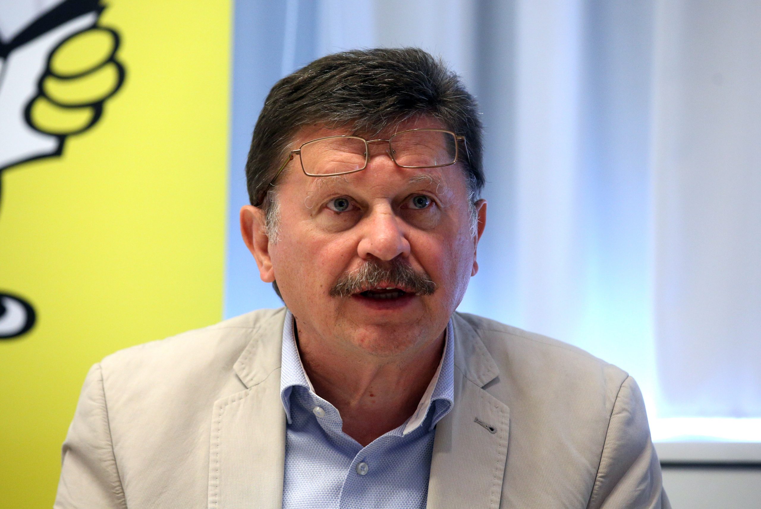 Zagreb, 10.6.2020 - Konferenciji za medije Matice hrvatskih sindikata na temu "Hrvatska pred teškom krizom – uloga i potencijal sredstava EU-a; potrebne mjere za suočavanje s krizom; jesmo li sposobni iskoristiti dodijeljena sredstva; članstvo u EU i/ili eurozoni". O temi su govorili predsjednik Matice hrvatskih sindikata Vilim Ribić (na slici) i makroekonomist Nezavisnog sindikata znanosti i visokog obrazovanja Matija Kroflin.
Foto HINA/ Dario GRZELJ/ dag