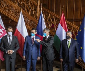 epa08478705 (L-R) Slovak Prime Minister Igor Matovic, Polish Prime Minister Mateusz Morawiecki, Czech Prime Minister Andrej Babis and Hungarian Prime Minister Viktor Orban pose for photographers during the Visegrad Group (V4) summit at Lednice Chateau in Lednice, Czech Republic, 11 June 2020.  EPA/MARTIN DIVISEK