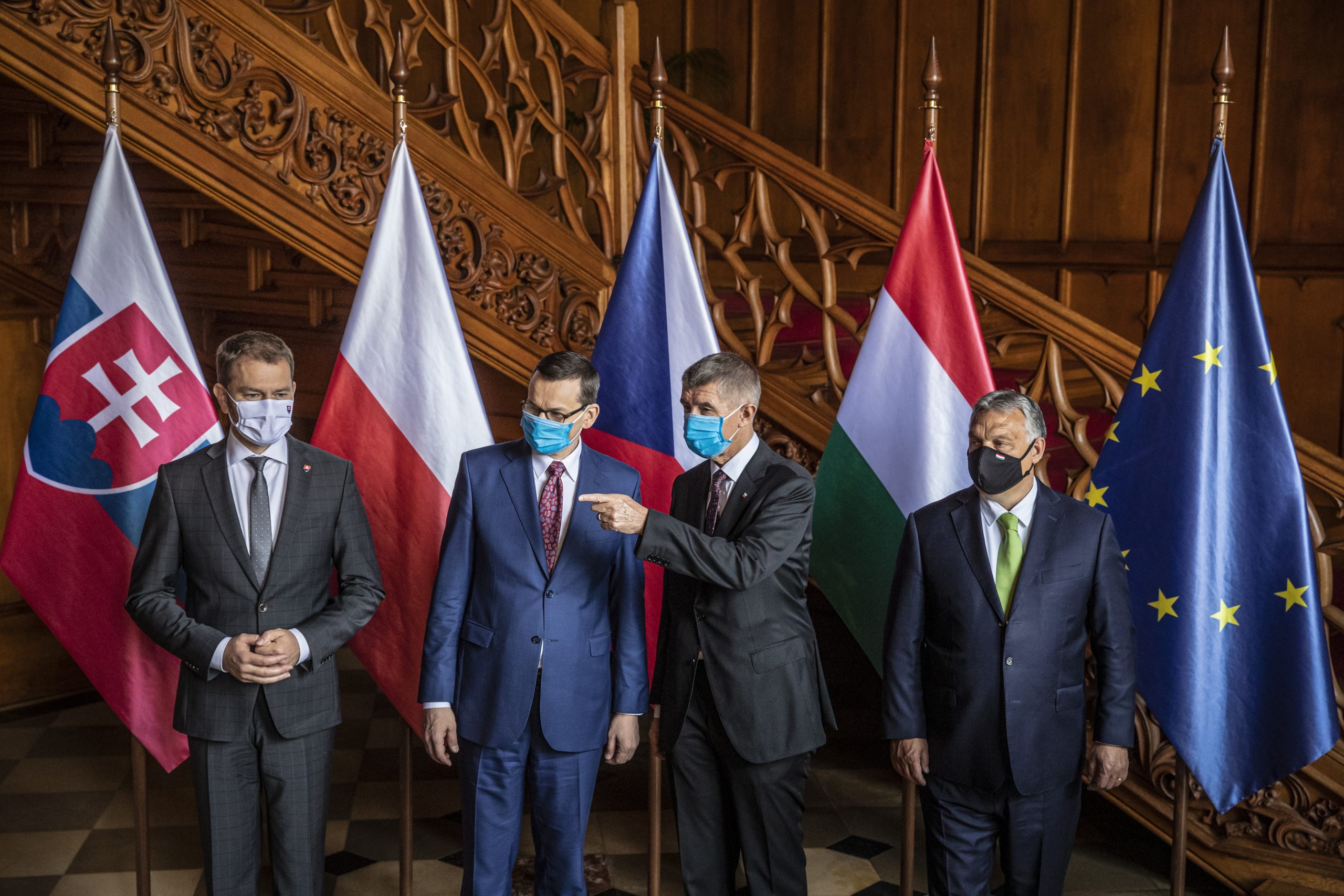 epa08478705 (L-R) Slovak Prime Minister Igor Matovic, Polish Prime Minister Mateusz Morawiecki, Czech Prime Minister Andrej Babis and Hungarian Prime Minister Viktor Orban pose for photographers during the Visegrad Group (V4) summit at Lednice Chateau in Lednice, Czech Republic, 11 June 2020.  EPA/MARTIN DIVISEK